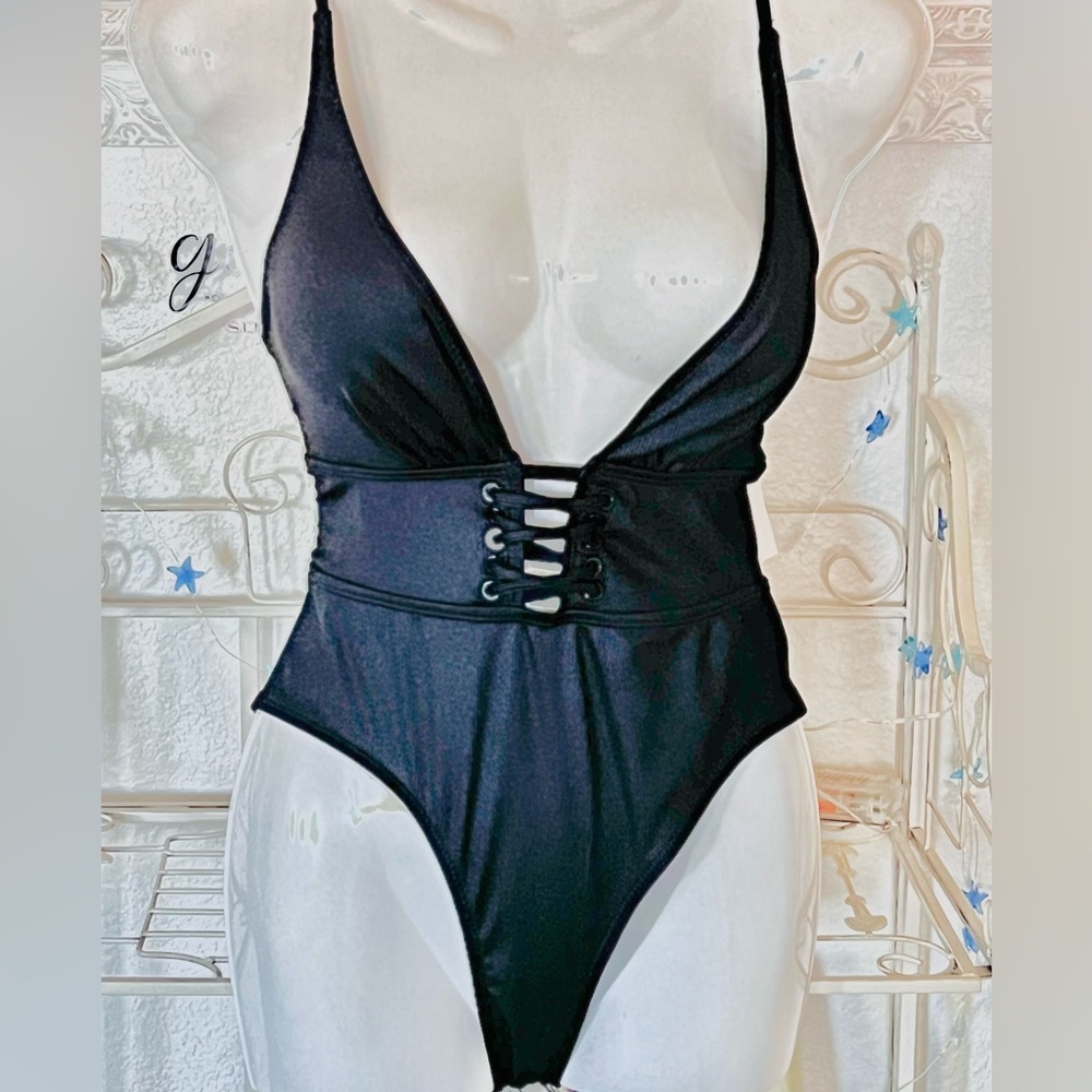 HALLEY ONE PIECE BLACK RIB Swimwear